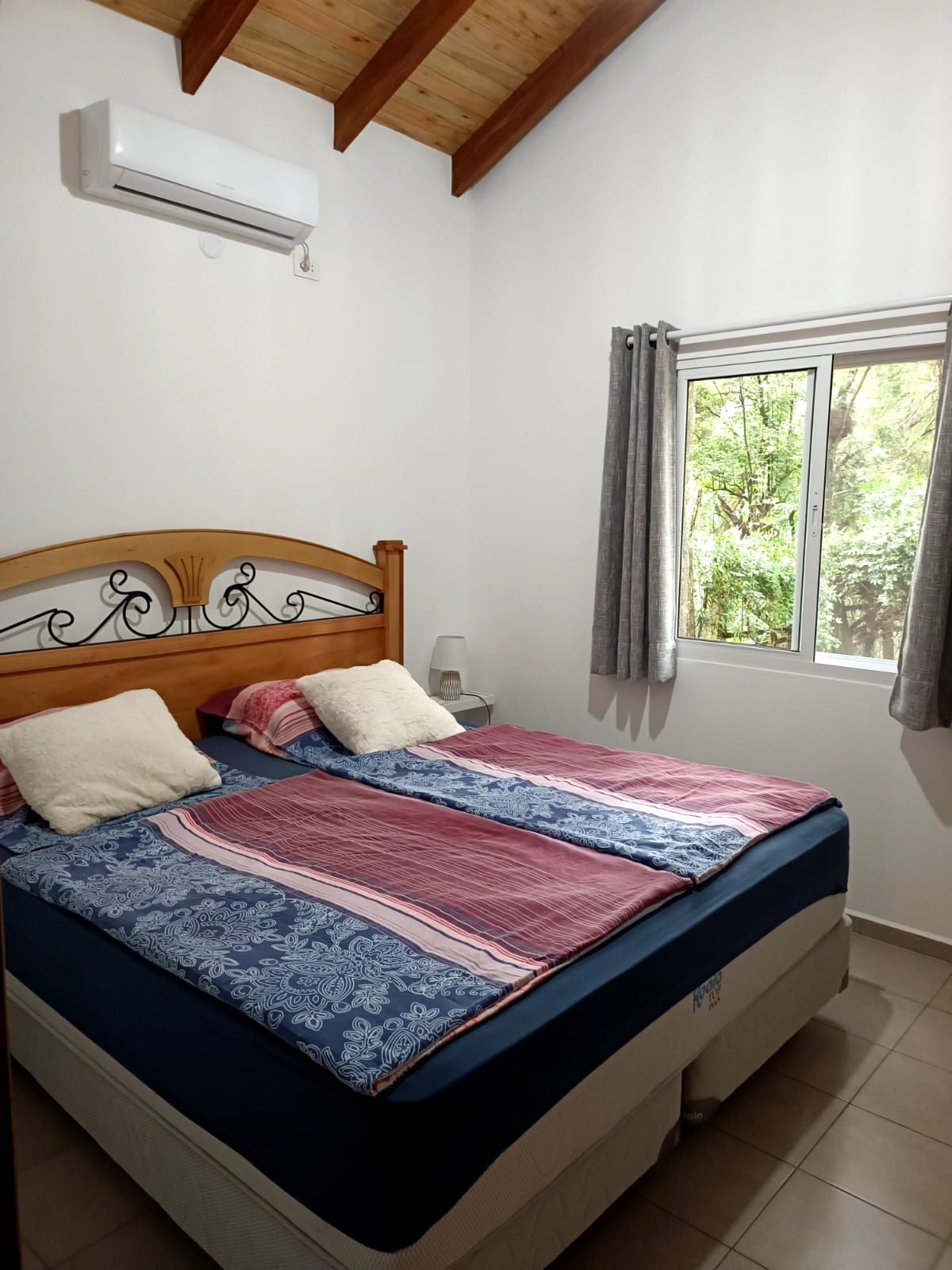 Schlafzimmer 1